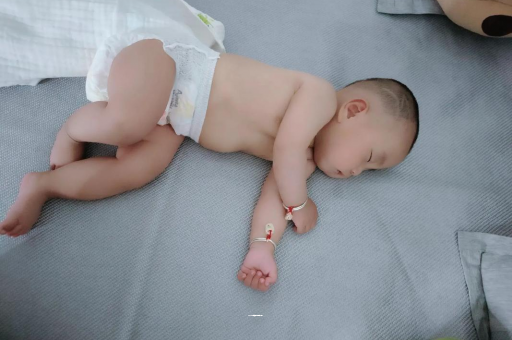中国澳门几个月宝宝会抬头